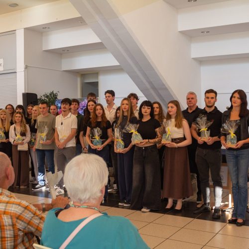 Završna svečanost podjele svjedodžbi maturantima