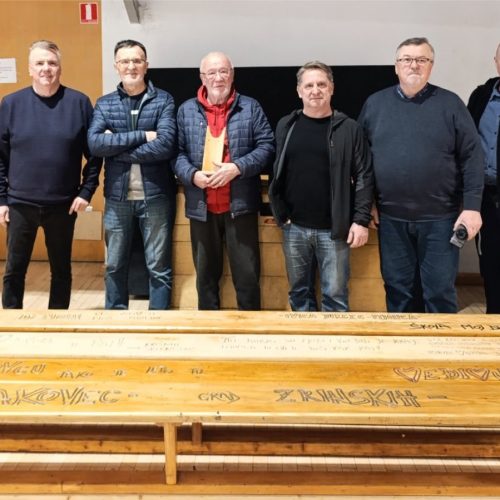 Stihovi međimurskih pjesama na obnovljenim školskim klupama